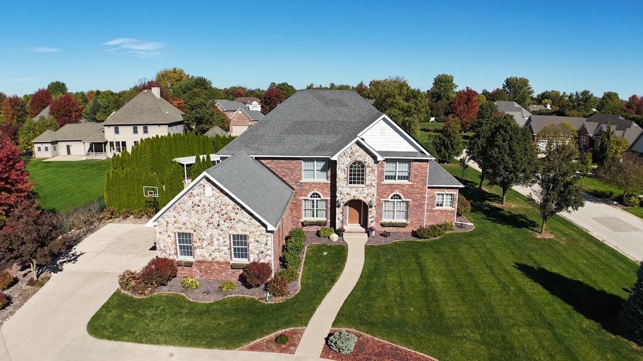 1 Stonebrook Ct., Bloomington, IL 61704
