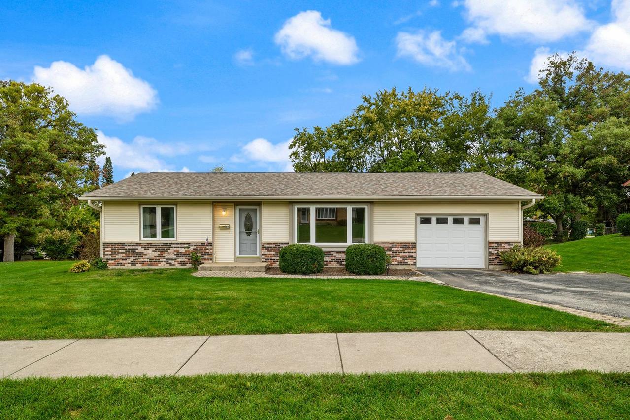 911 Melrose Ct., Mchenry, IL 60050