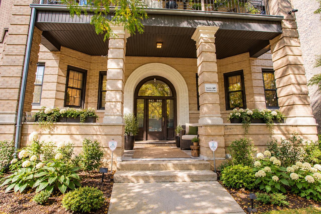 842 W Belle Plaine Ave. #GW, Chicago, IL 60613