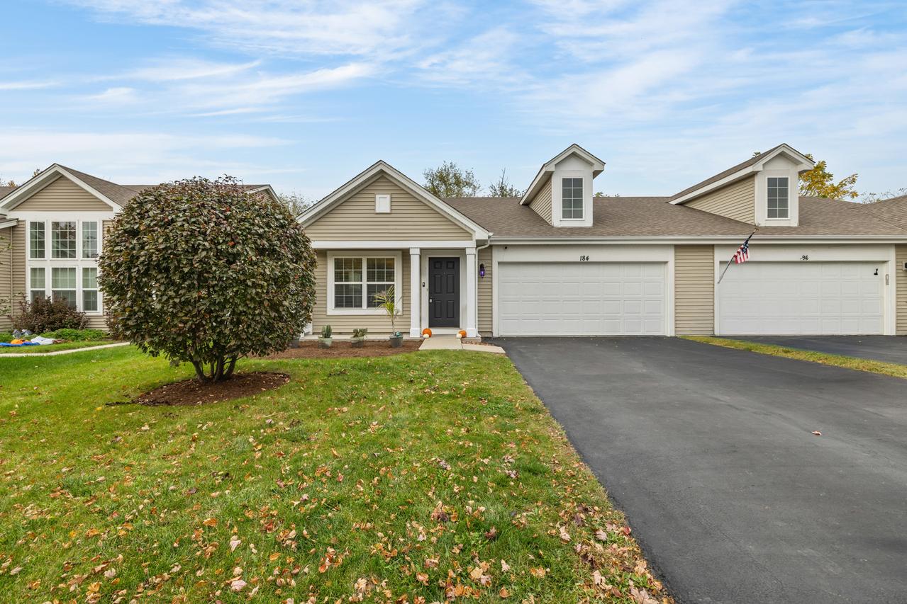 184 Maryland Ln., Pingree Grove, IL 60140