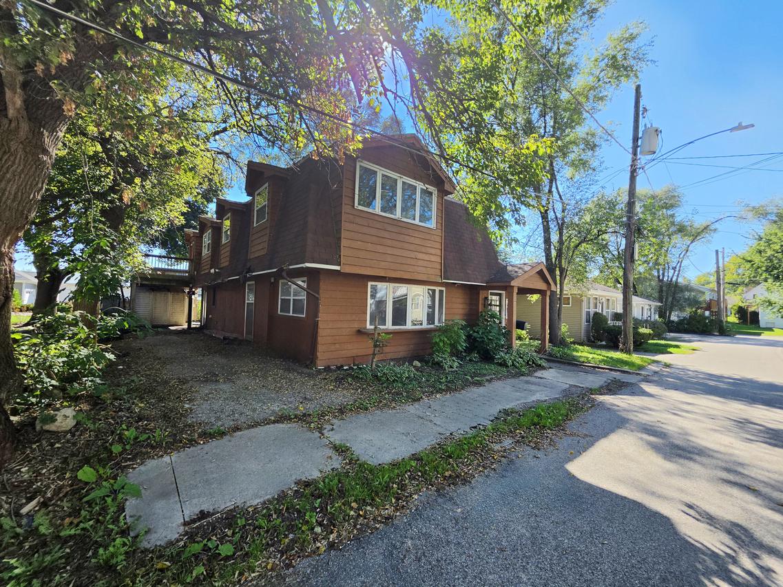 120 Roosevelt Ave., Wauconda, IL 60084