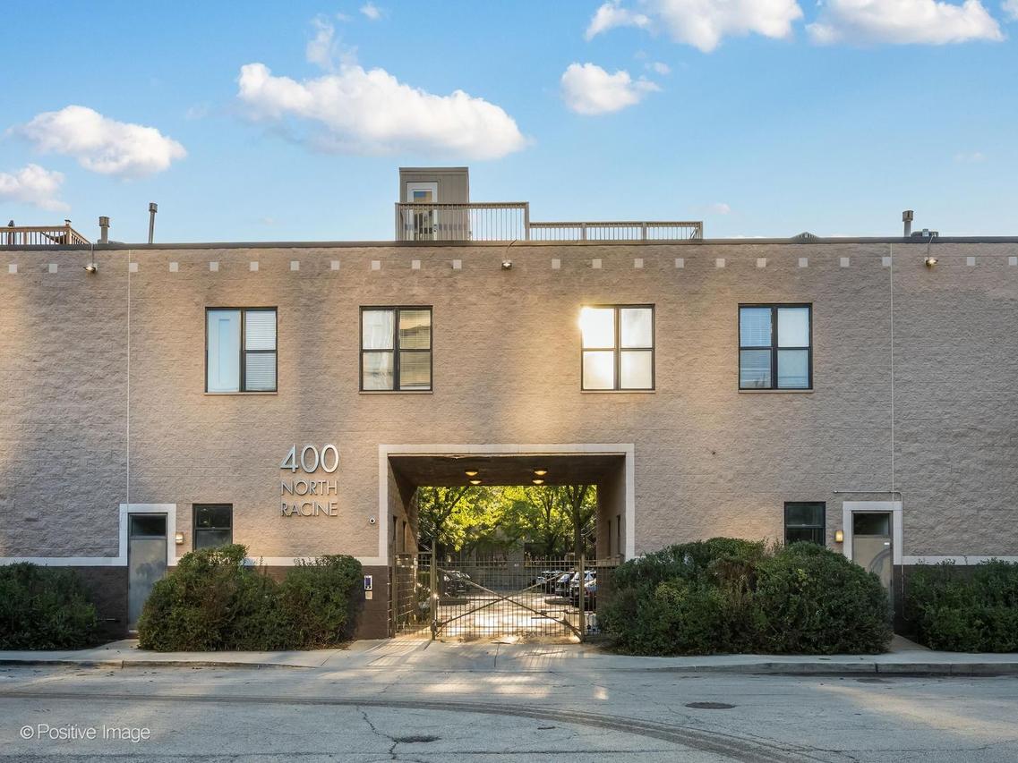 400 N Racine Ave. #105, Chicago, IL 60642