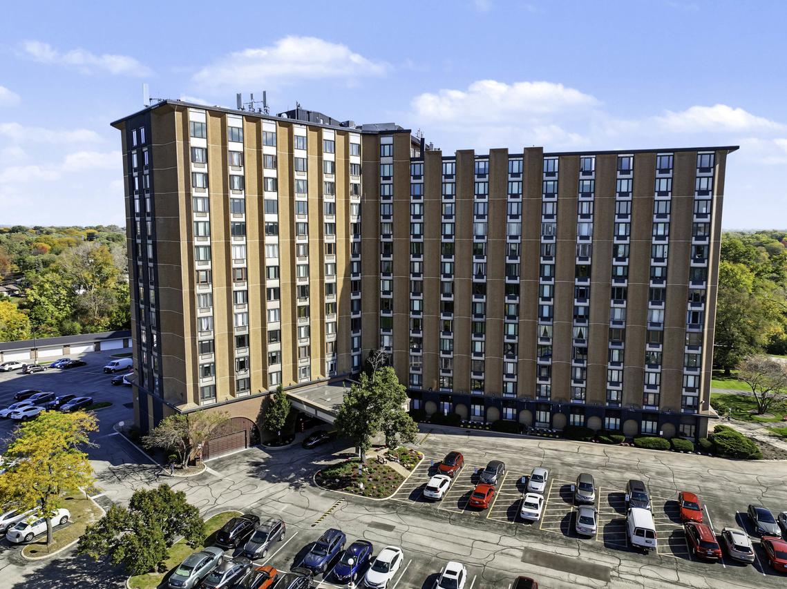 1 Renaissance Pl. #205, Palatine, IL 60067