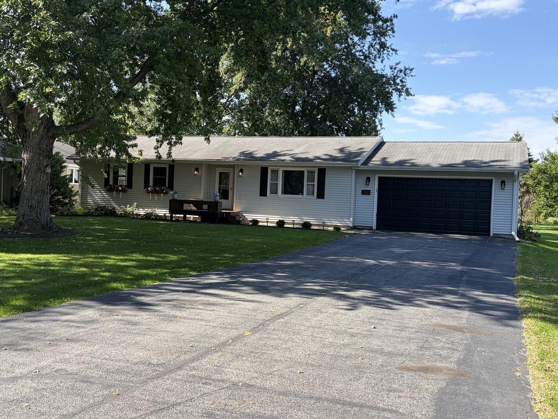 306 S 6th St., Kirkland, IL 60146