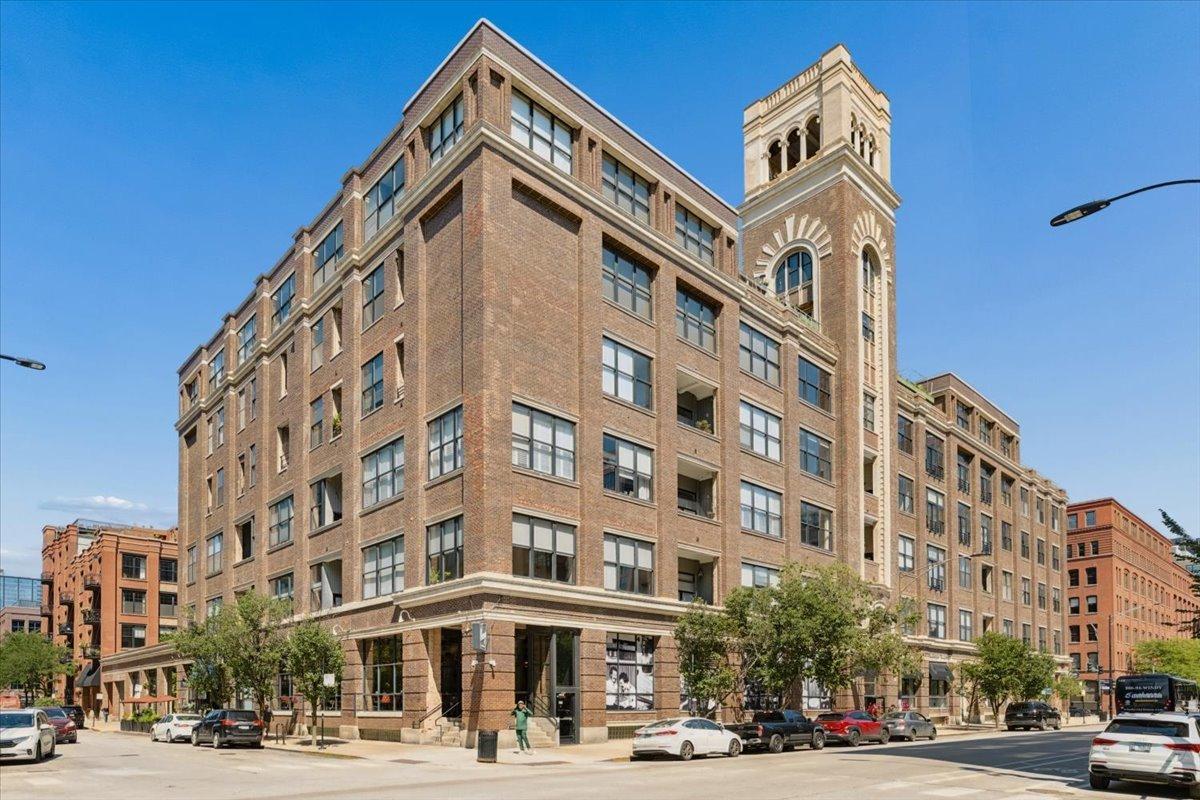 1000 W Washington Blvd. #216, Chicago, IL 60607