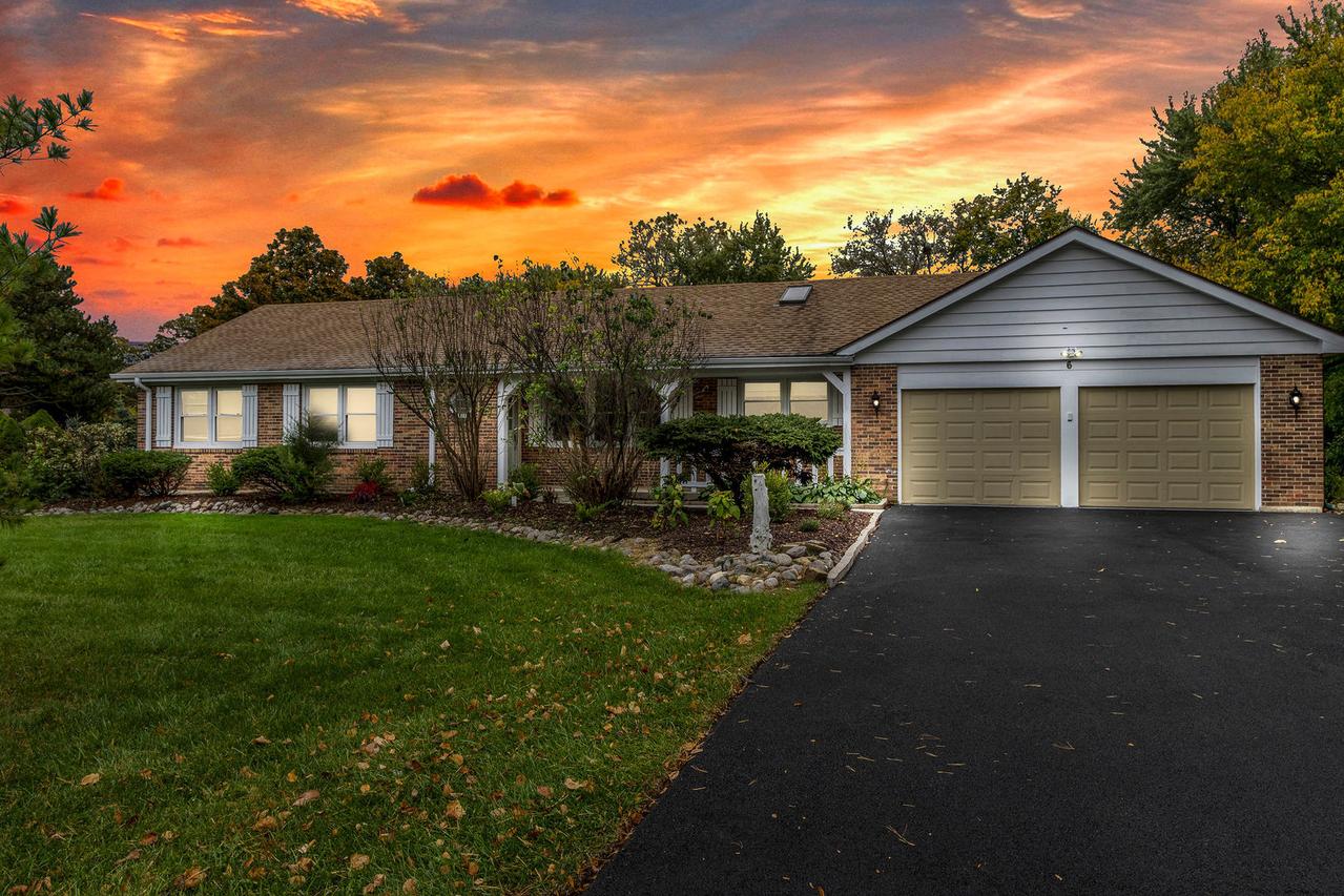 6 Lagoon Dr., Hawthorn Woods, IL 60047