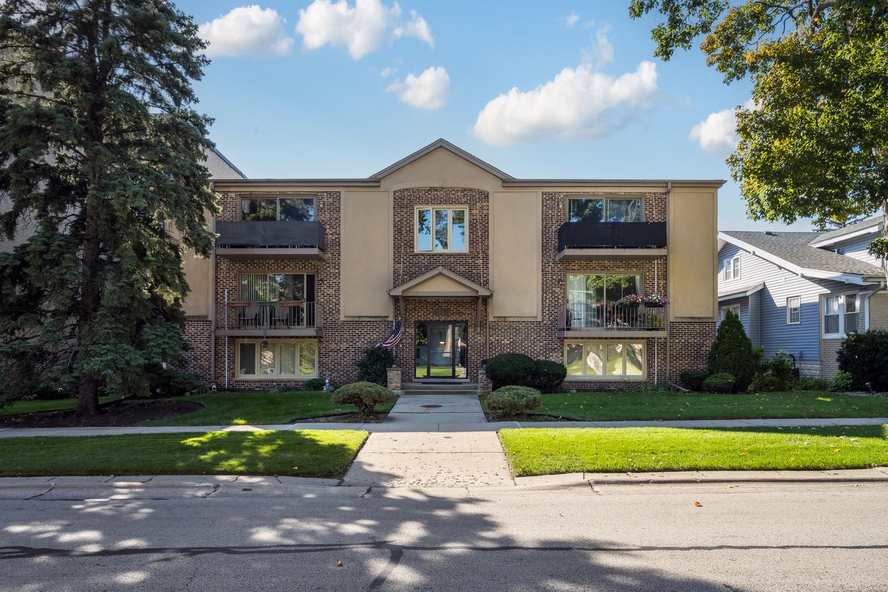 1611 Ashland Ave. #303, Des Plaines, IL 60016