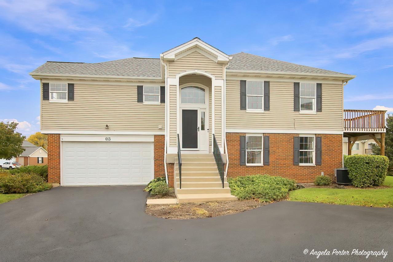 613 Legend Ln. #20-4, Mchenry, IL 60050