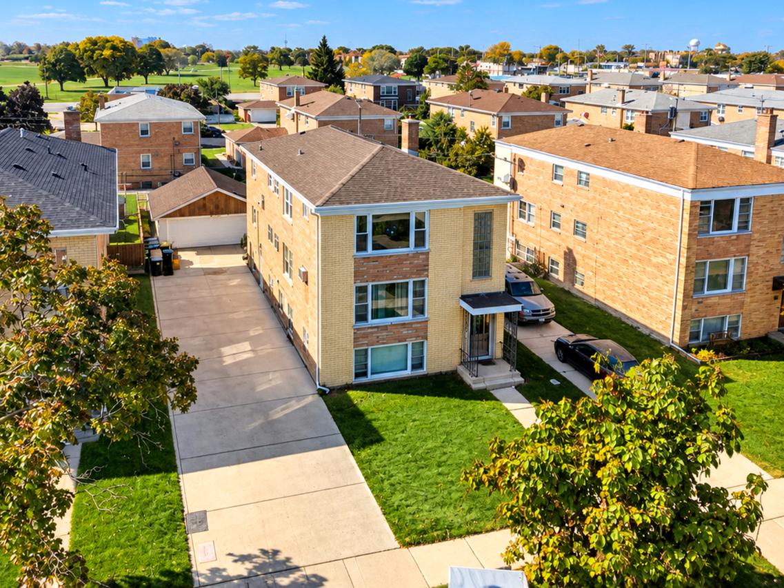 8716 N Elmore St., Niles, IL 60714