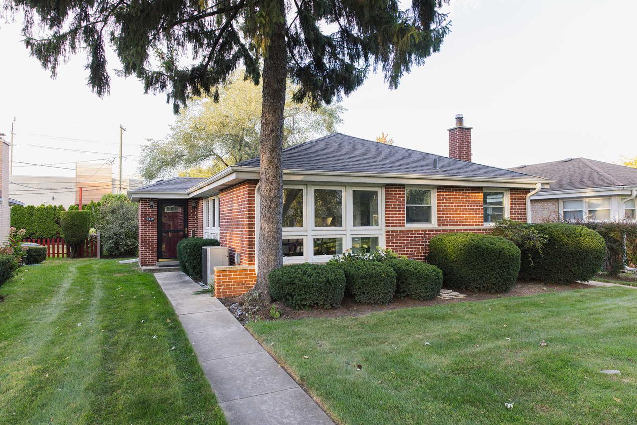 4440 Palma Pl., Skokie, IL 60076