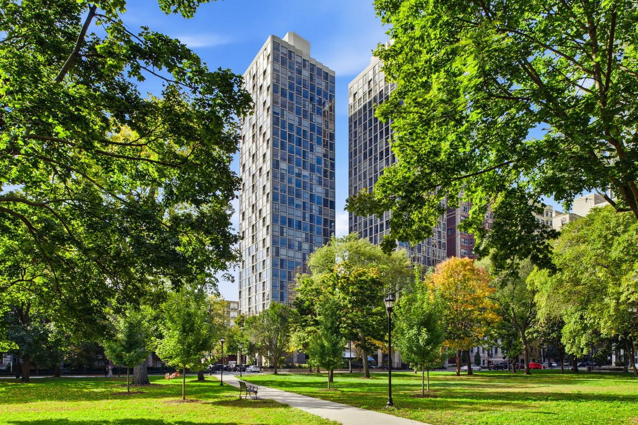 345 W Fullerton Pkwy. #1701, Chicago, IL 60614