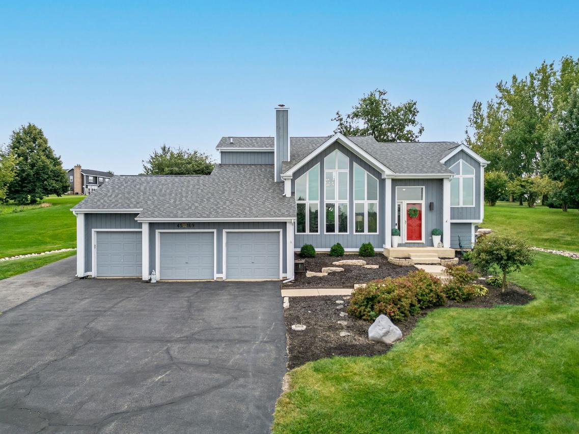 45W169 Hillview Ln., Hampshire, IL 60140