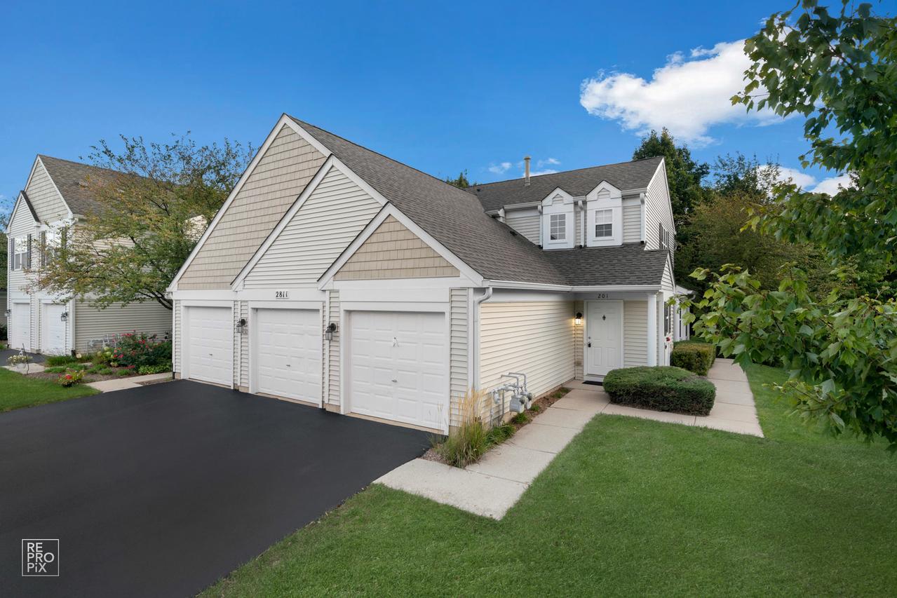 2811 Rutland Cir. #201, Naperville, IL 60564