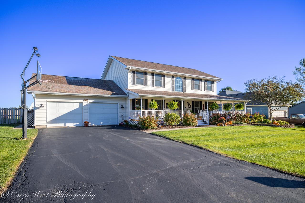 220 W Fuller Dr., Waterman, IL 60556