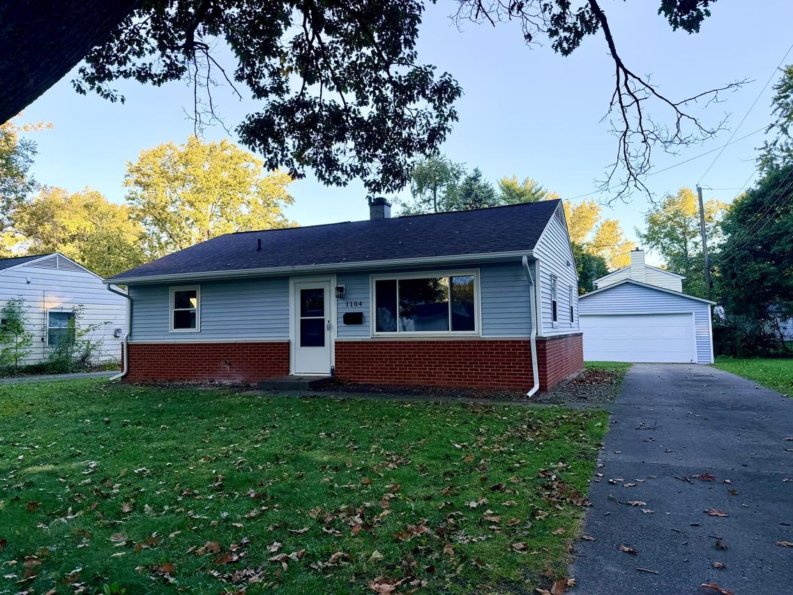 1104 E Delaware Ave., Urbana, IL 61801