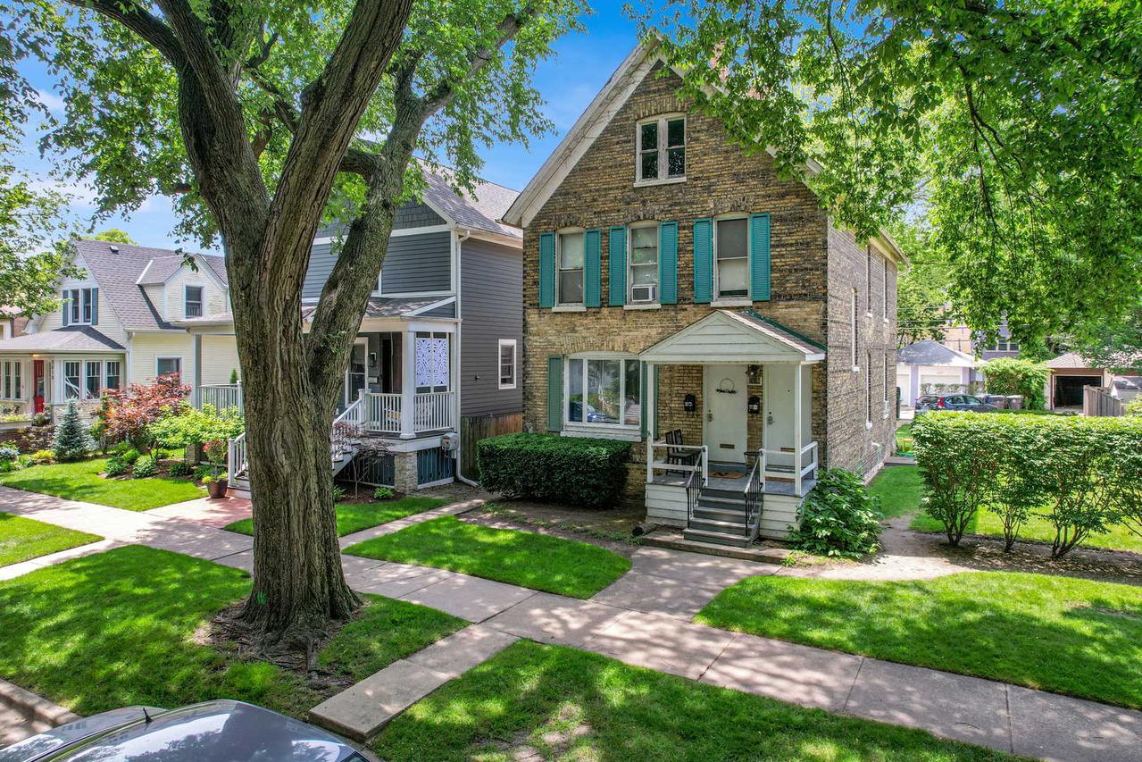 2018 Pratt Ct., Evanston, IL 60201
