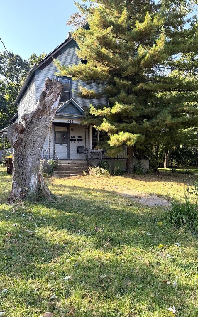 422 E Jackson St., Woodstock, IL 60098