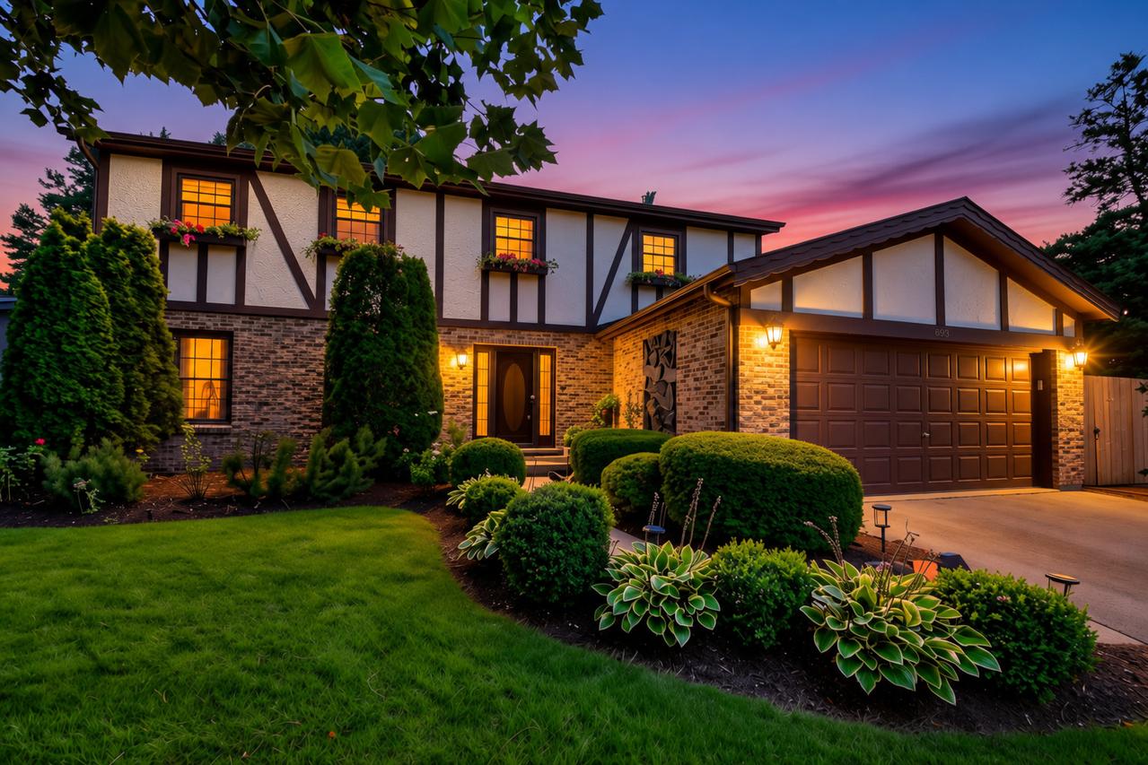 229 N Whispering Hills Dr., Naperville, IL 60540