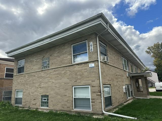 1910 S 16th Ave., Broadview, IL 60155
