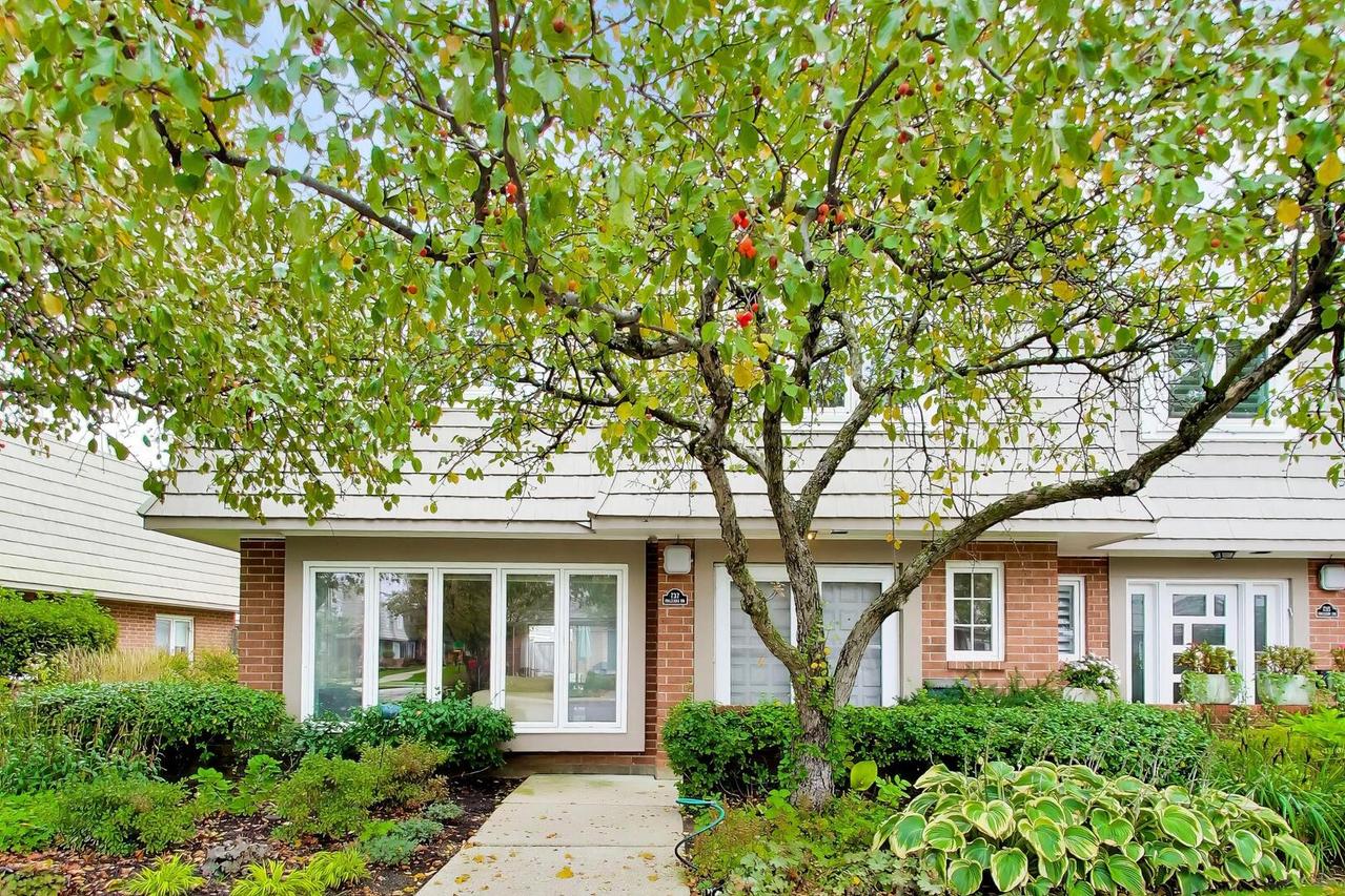 737 Orleans Dr., Highland Park, IL 60035