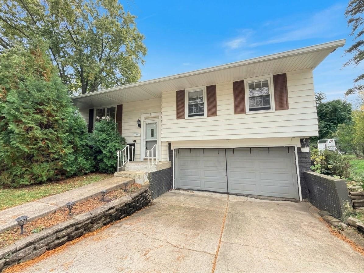 9 Greenwood Ct., Buffalo Grove, IL 60089