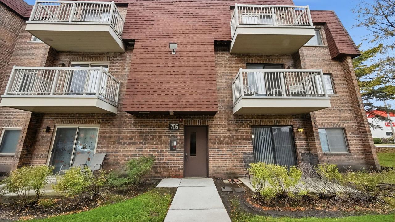 705 W Central Rd. #B1, Mount Prospect, IL 60056