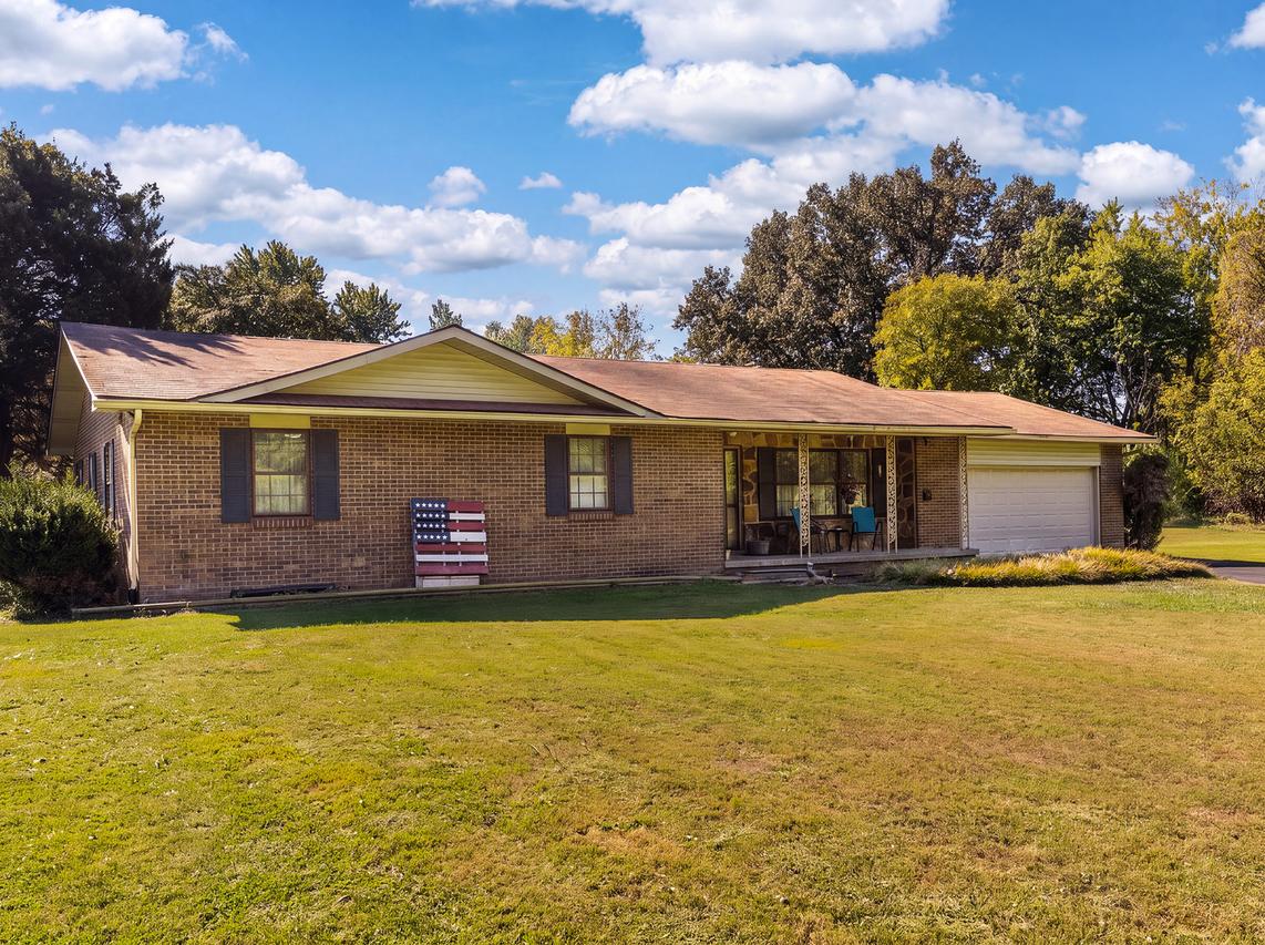2201 Mchaney Rd., Harrisburg, IL 62946