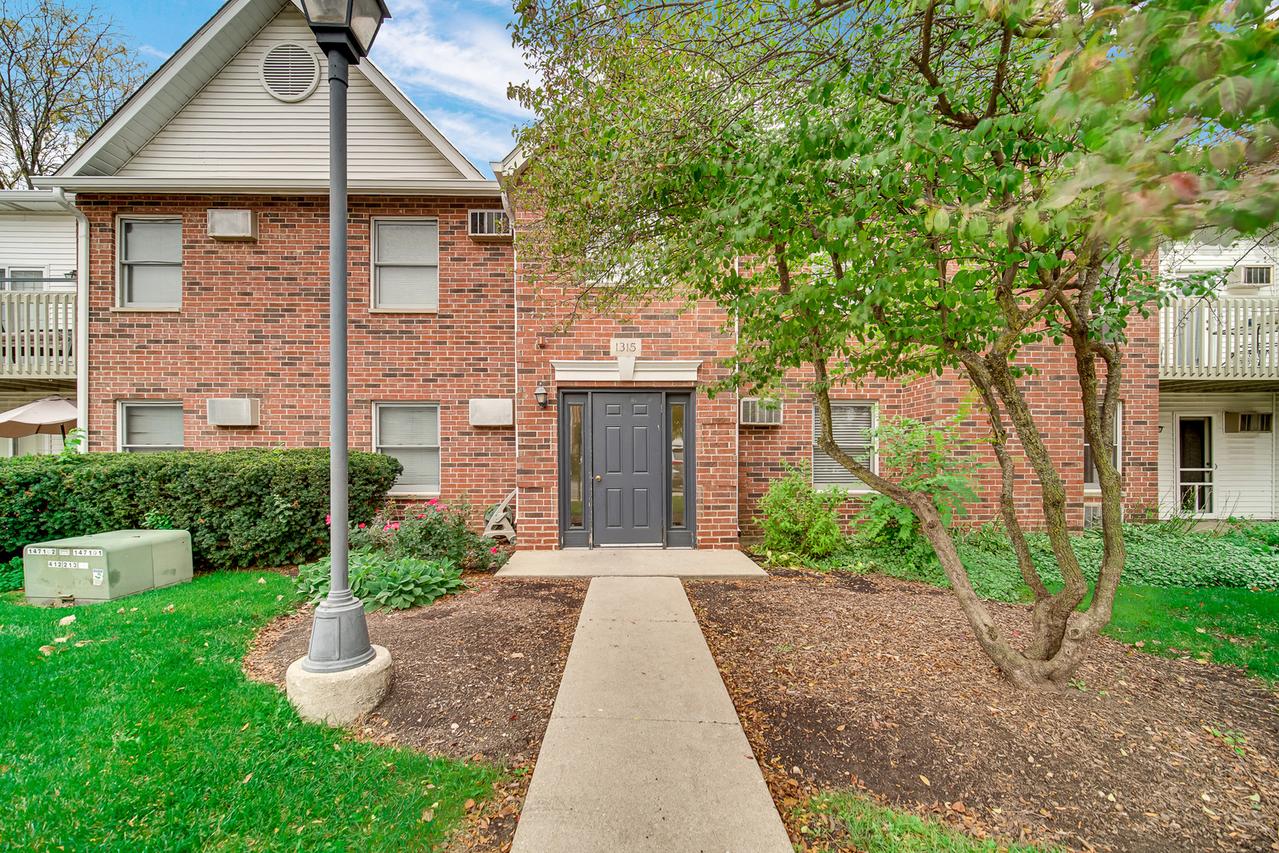 1315 Cunat Ct. #1D, Lake In The Hills, IL 60156