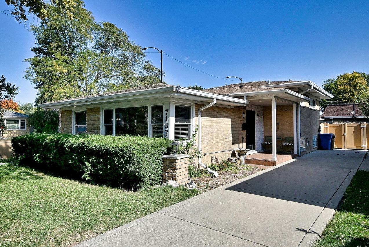 7167 N Ozanam Ave., Chicago, IL 60631