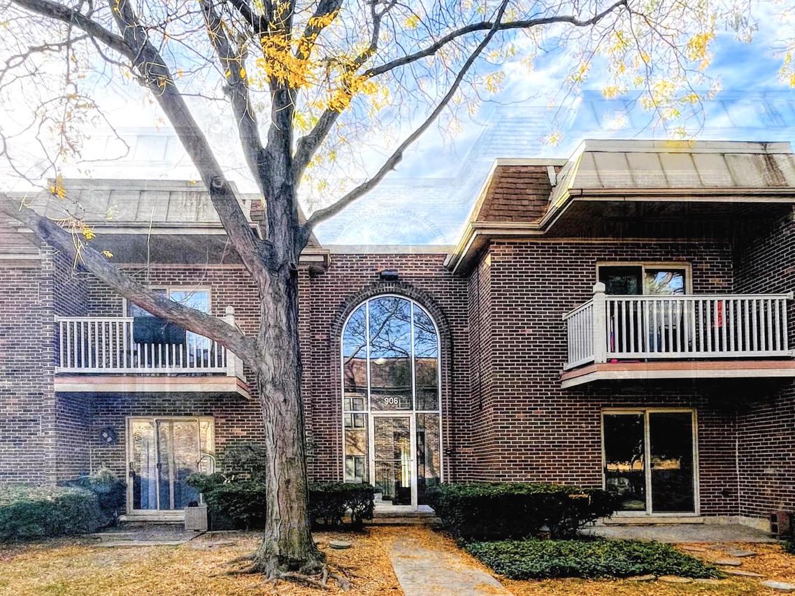 906 W Alleghany Dr. #2B, Arlington Heights, IL 60004