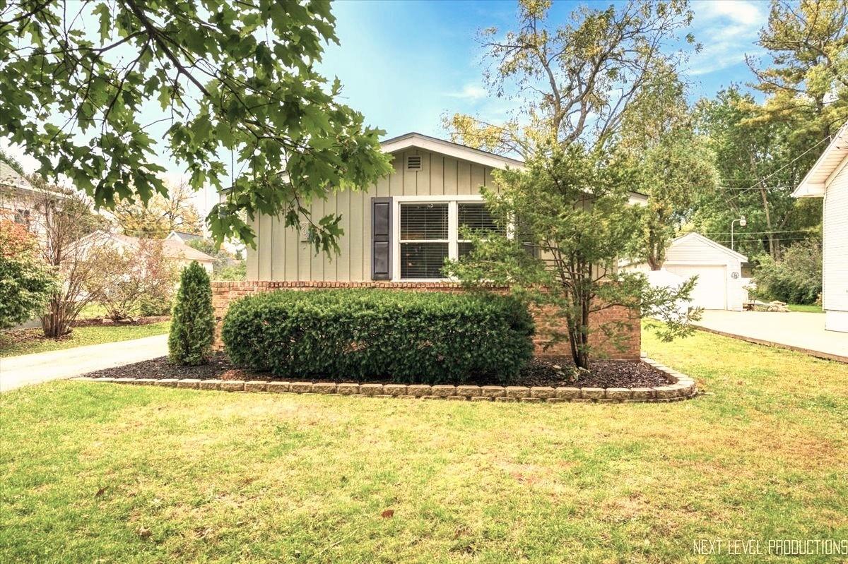 904 Kenilworth Pl., Aurora, IL 60506
