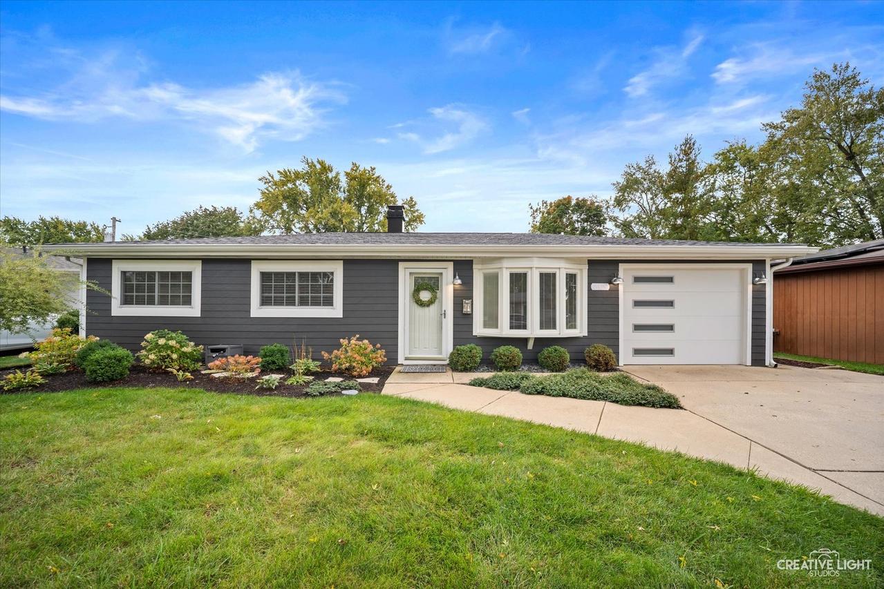 609 Ridgewood Rd., Streamwood, IL 60107