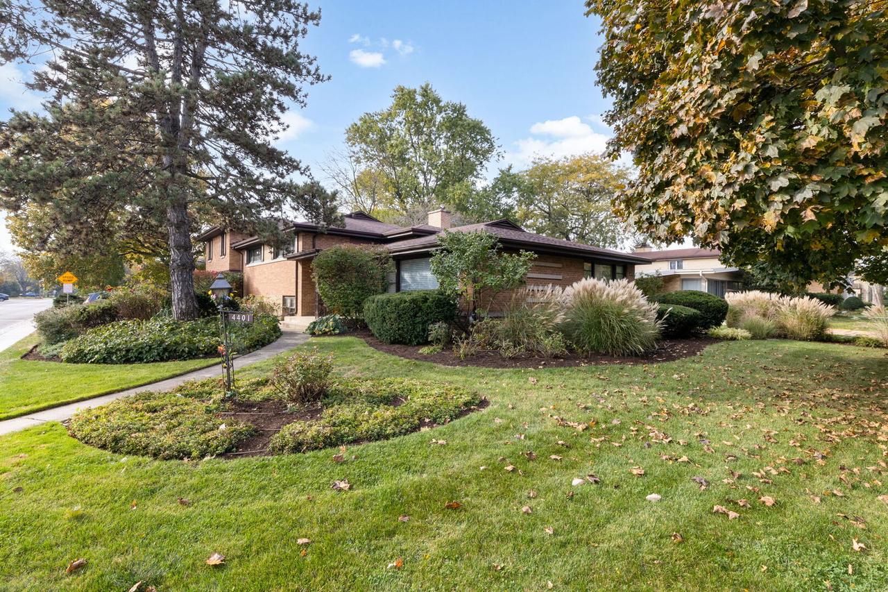 4401 W Lunt Ave., Lincolnwood, IL 60712