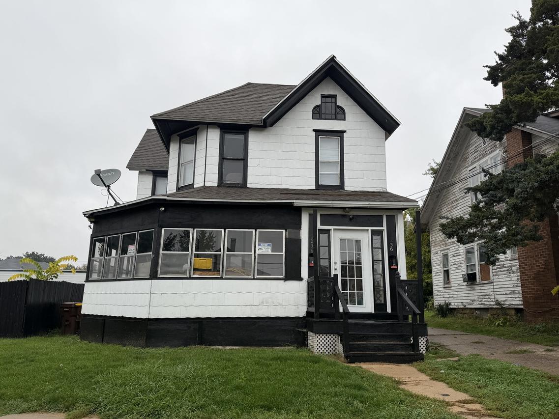 236 W Broadway, Freeport, IL 61032