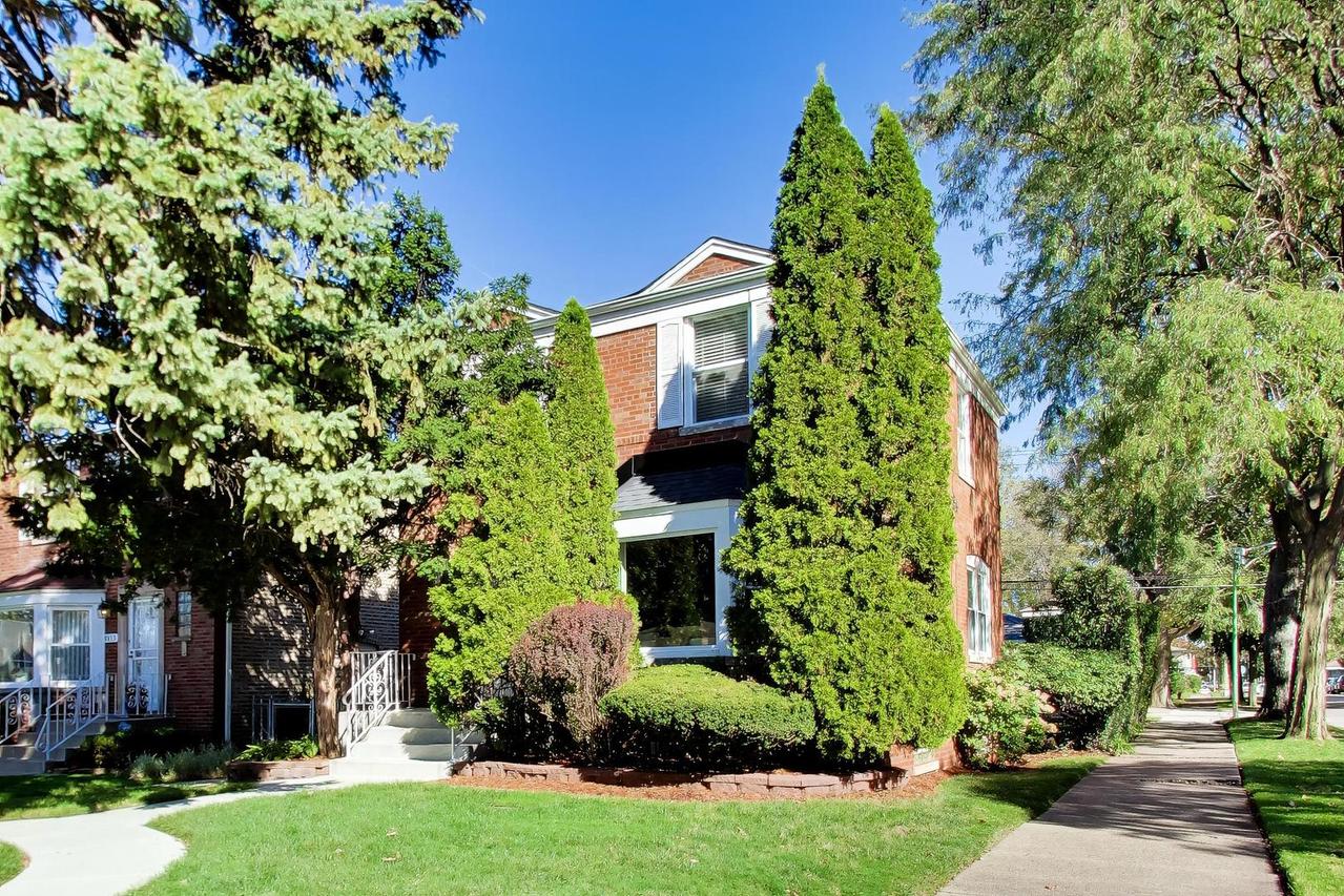 8857 S Cregier Ave., Chicago, IL 60617