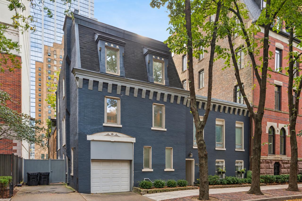 29 W Chestnut St. #5A, Chicago, IL 60610