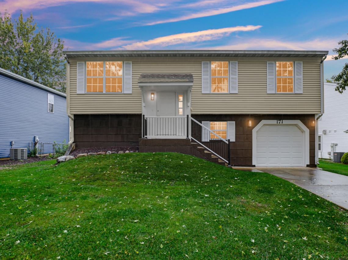 171 Glen Lake Dr., Bolingbrook, IL 60440