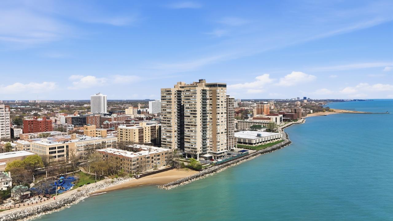 6301 N Sheridan Rd. #17R, Chicago, IL 60660