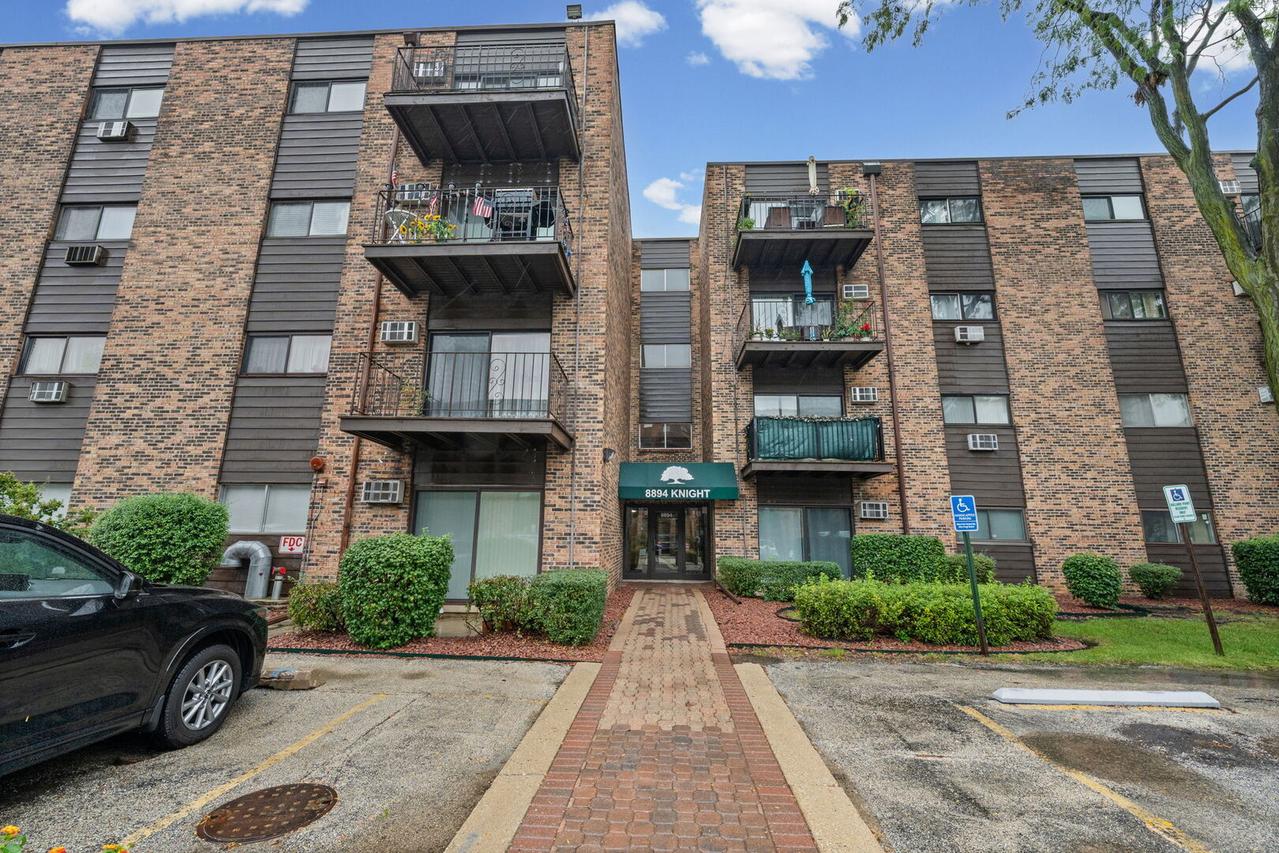 8894 Knight Ave. #108, Des Plaines, IL 60016