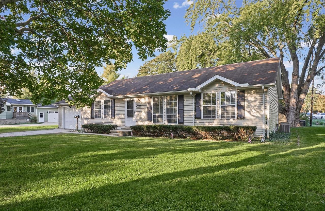 1102 N Union Dr., Monticello, IL 61856