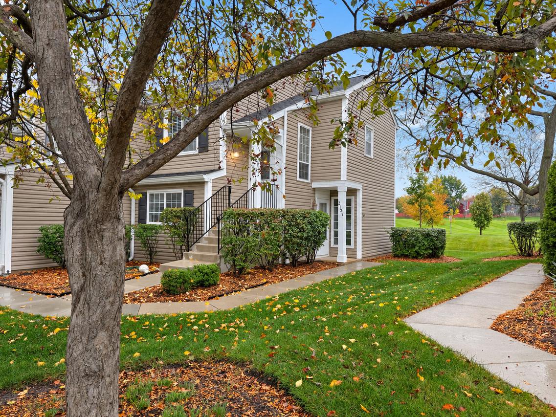 2127 Southwind Cir., Schaumburg, IL 60194