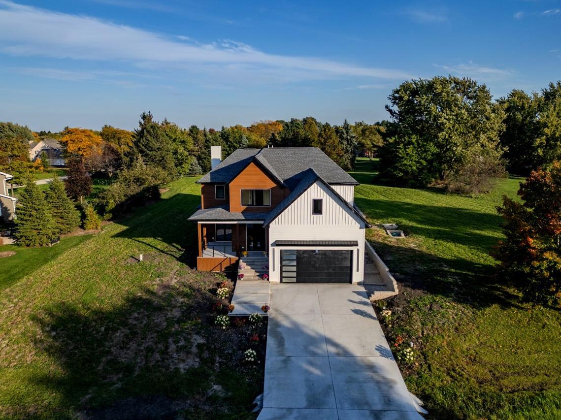 178 Meadowlark Dr., Hawthorn Woods, IL 60047