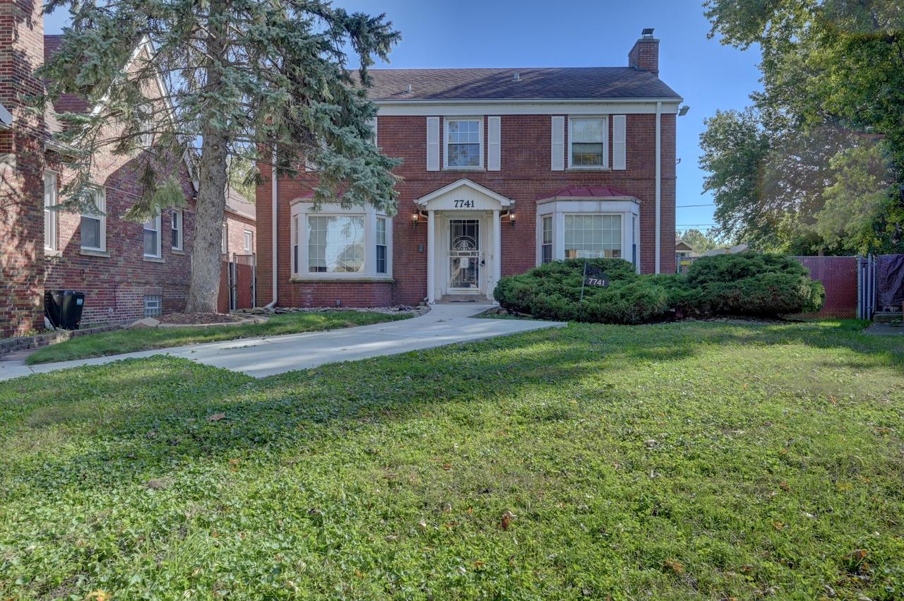 7741 S Paxton Ave., Chicago, IL 60649