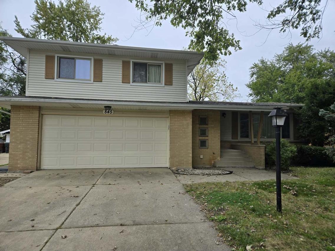845 N Rainbow Dr., Glenwood, IL 60425