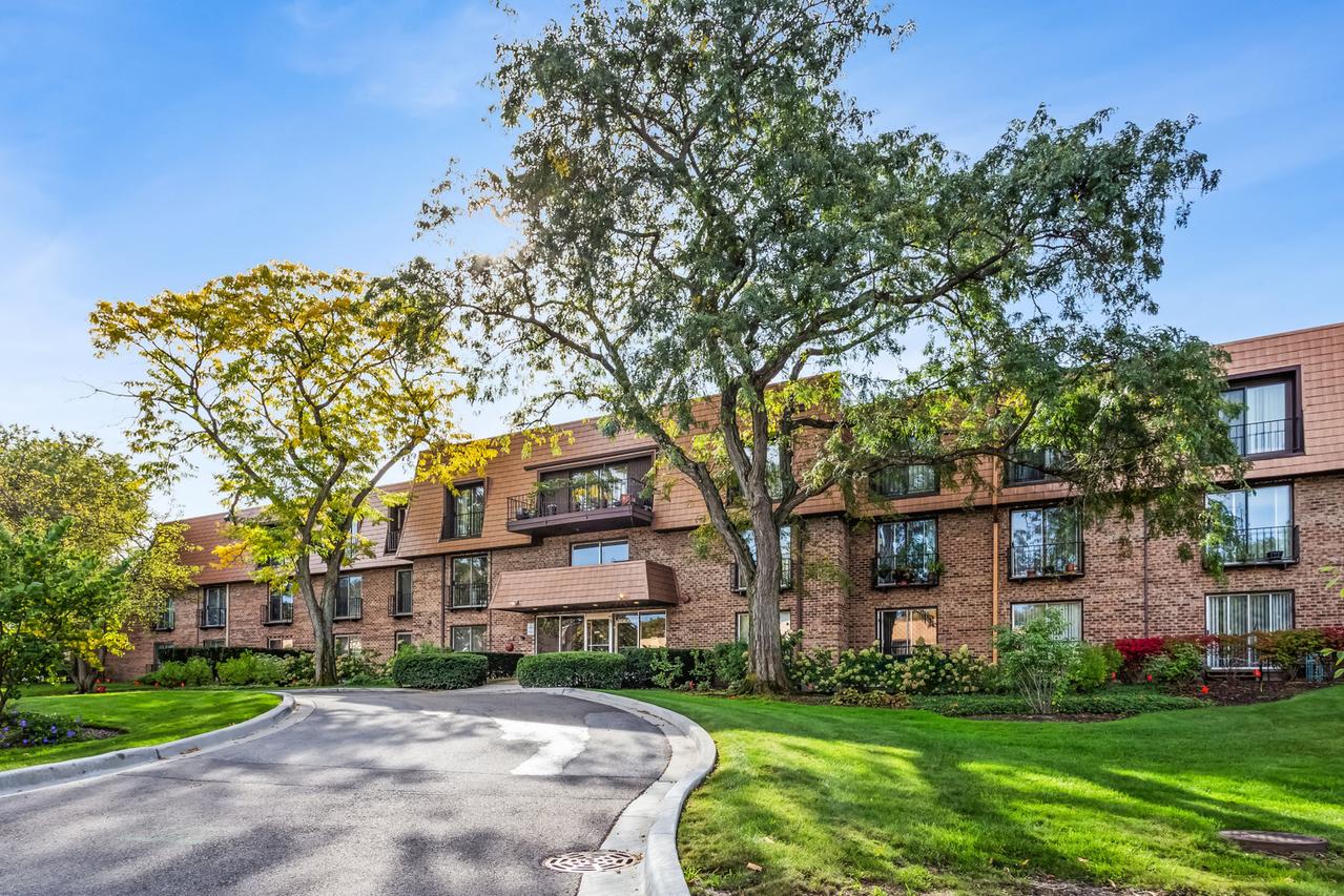 3900 Dundee Rd. #304, Northbrook, IL 60062