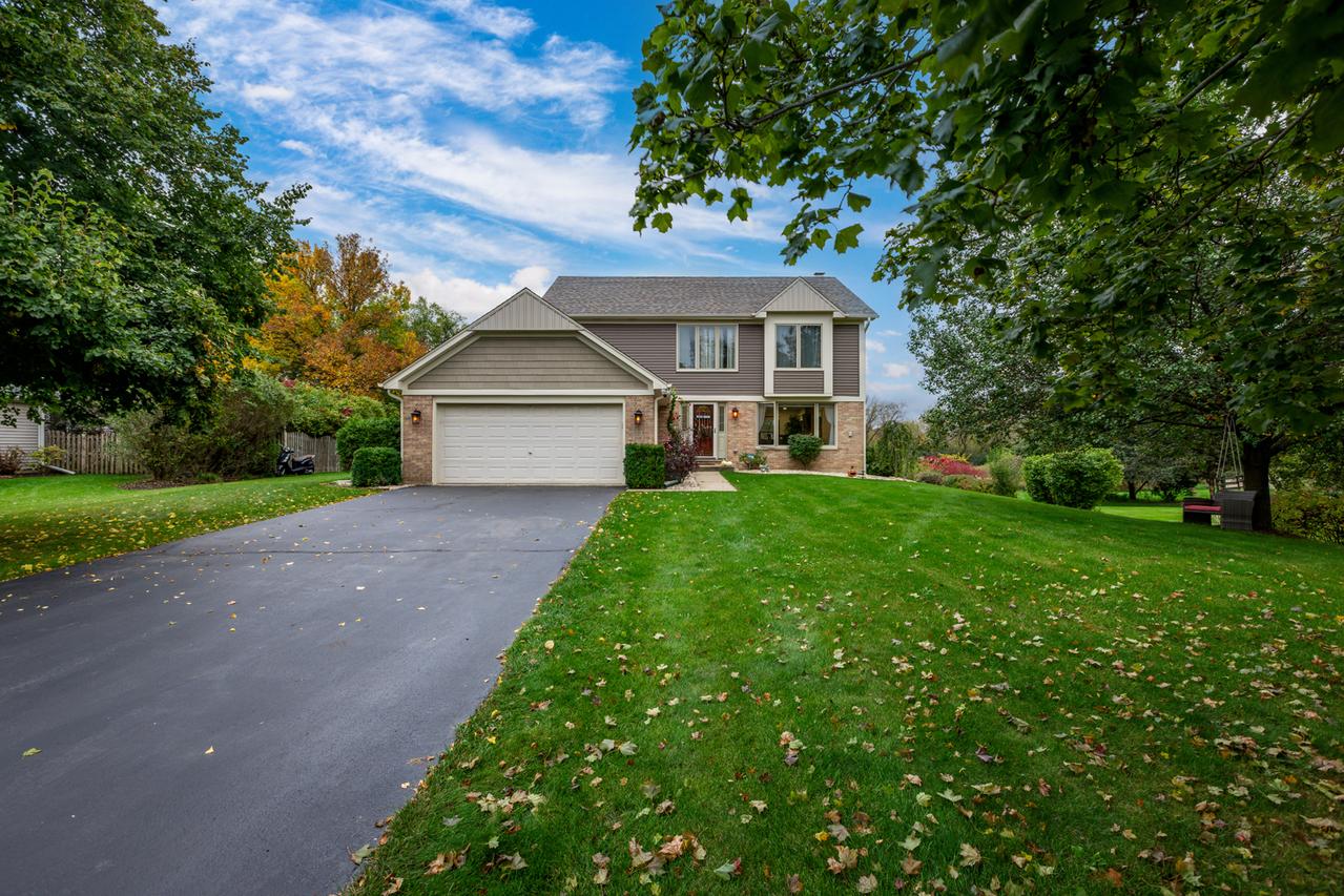 5485 Fox Path Ln., Hoffman Estates, IL 60192
