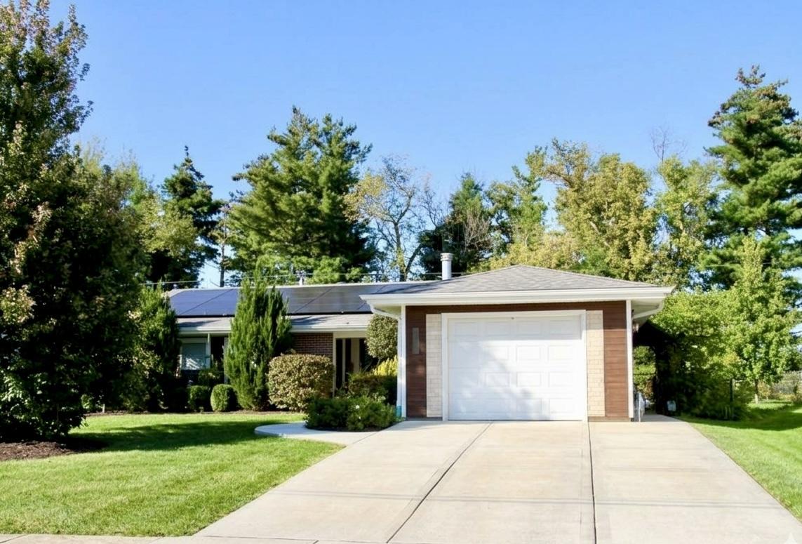 1470 Edgefield Ln., Hoffman Estates, IL 60169