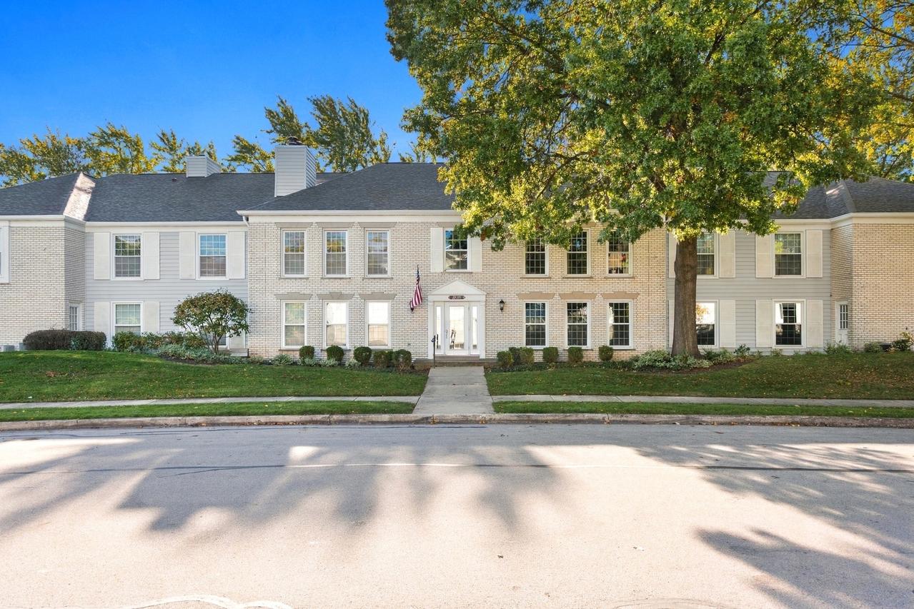 1170 Spring Garden Cir. #70, Naperville, IL 60563