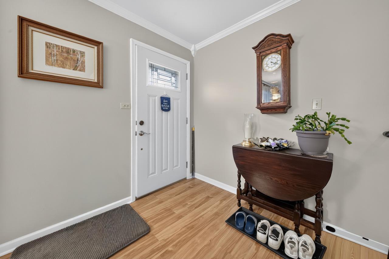 4 E Judith Ann Dr., Mount Prospect, IL 60056