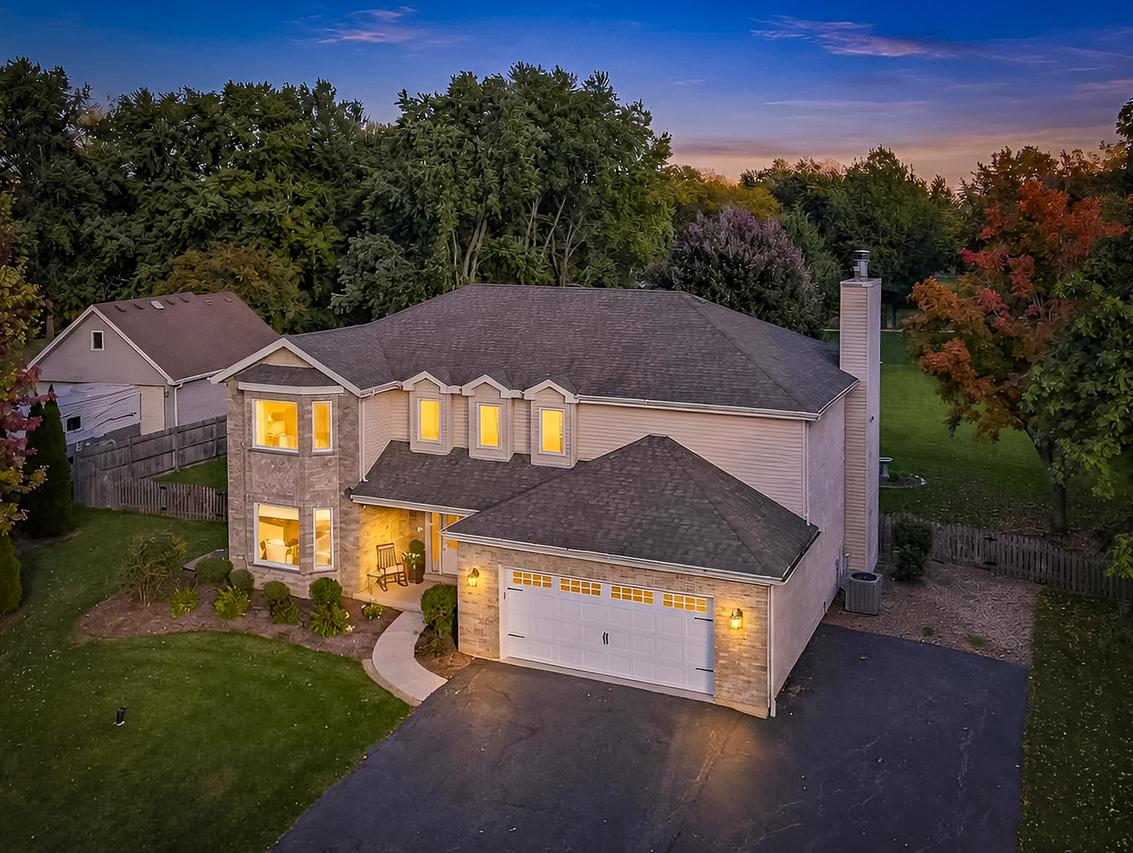 4N563 Arrowhead Dr., St. Charles, IL 60175